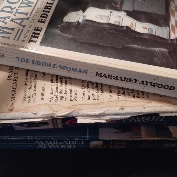 Three Margaret Atwood paperback novels used condition one missing cover - Picture 4 of 4